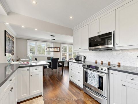 Photo 13 at 9 Coral Cove Crescent, Donalda, Toronto