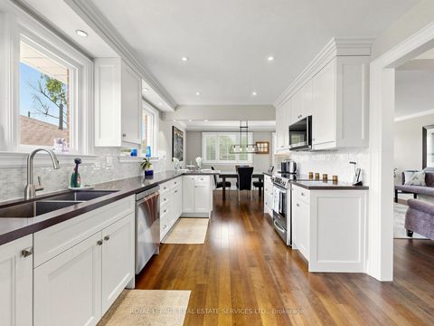 Photo 14 at 9 Coral Cove Crescent, Donalda, Toronto