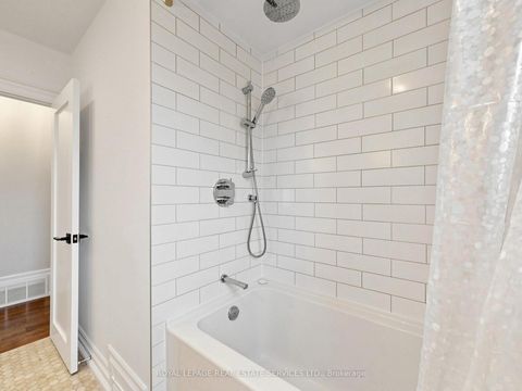 Photo 23 at 9 Coral Cove Crescent, Donalda, Toronto