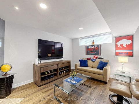 Photo 25 at 9 Coral Cove Crescent, Donalda, Toronto