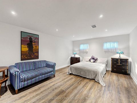 Photo 33 at 9 Coral Cove Crescent, Donalda, Toronto