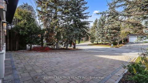 Photo 2 at 1 Whitelaw Court, Grandview, Markham