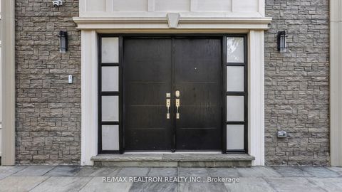 Photo 3 at 1 Whitelaw Court, Grandview, Markham
