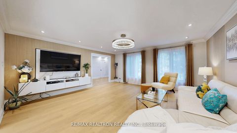 Photo 9 at 1 Whitelaw Court, Grandview, Markham