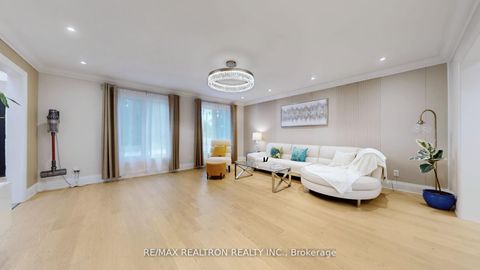 Photo 10 at 1 Whitelaw Court, Grandview, Markham