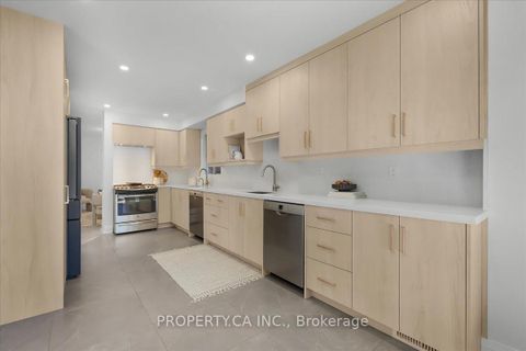 Photo 6 at 72 Roxborough Lane, Uplands, Vaughan