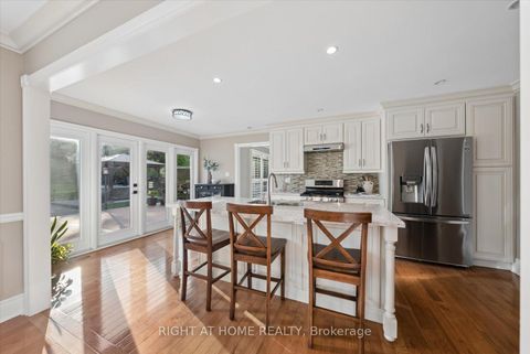 Photo 6 at 33 Wellington Heights Court, Aurora Heights, Aurora
