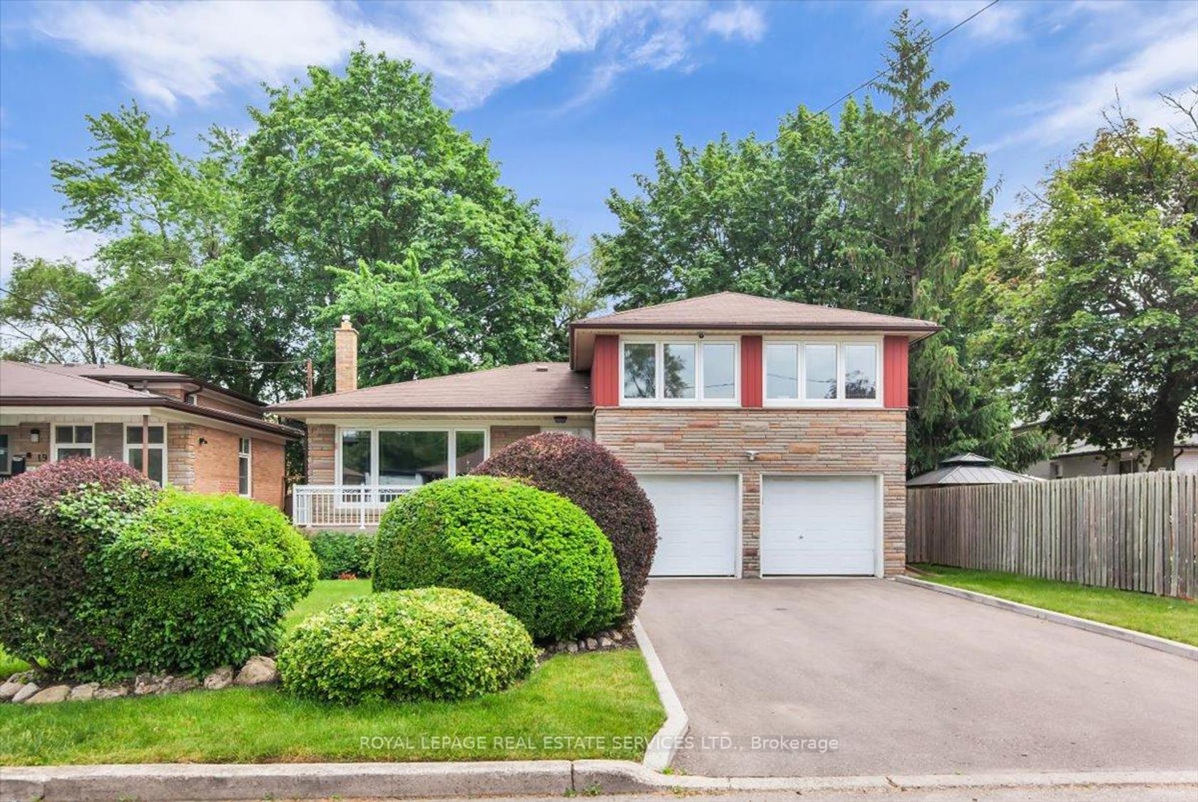 21 Barksdale Avenue, Bathurst Manor, Toronto photo number 2