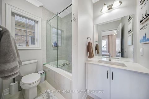 Photo 32 at 38 Menotti Drive, Oak Ridges, Richmond Hill