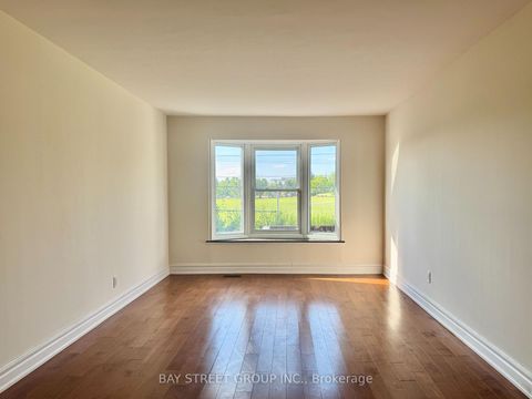 Photo 4 at 32 Perthshire Street, L'Amoreaux, Toronto