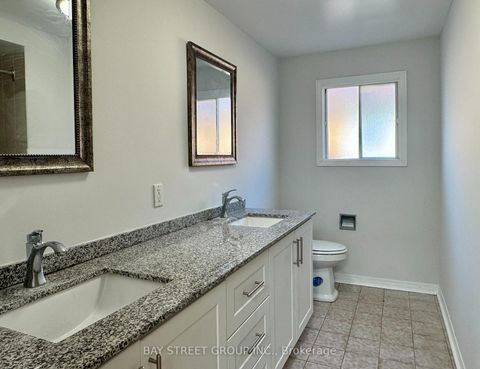 Photo 11 at 32 Perthshire Street, L'Amoreaux, Toronto