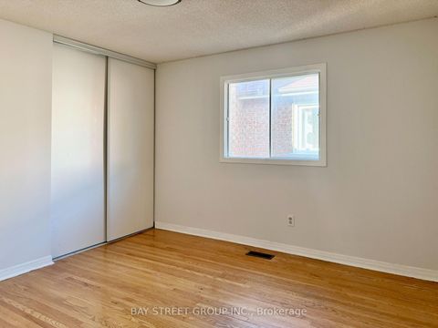 Photo 14 at 32 Perthshire Street, L'Amoreaux, Toronto