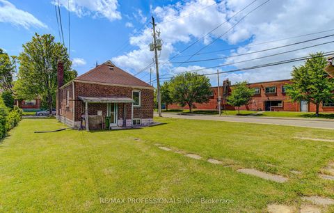 Photo 3 at 414 Melrose Street, Mimico, Toronto