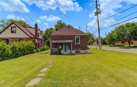 Photo 4 at 414 Melrose Street, Mimico, Toronto