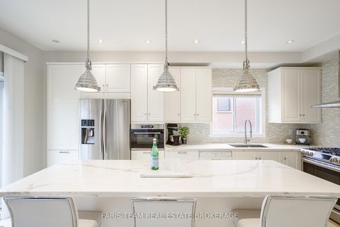Photo 7 at 8 Pietro Drive, Vellore Village, Vaughan