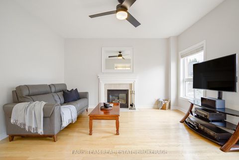 Photo 12 at 8 Pietro Drive, Vellore Village, Vaughan