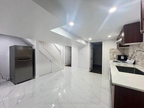 Photo 28 at 534 Saint Clarens Avenue, Junction, Toronto
