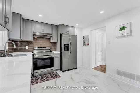 Photo 13 at 103 Robin Court, Cundles East, Barrie