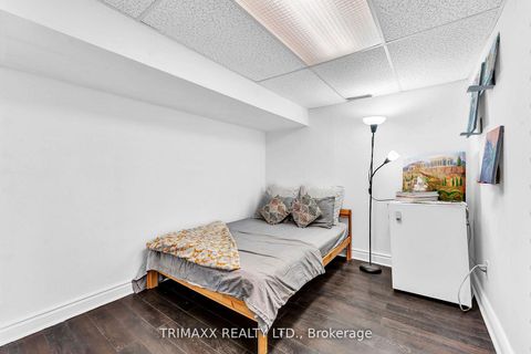 Photo 31 at 103 Robin Court, Cundles East, Barrie