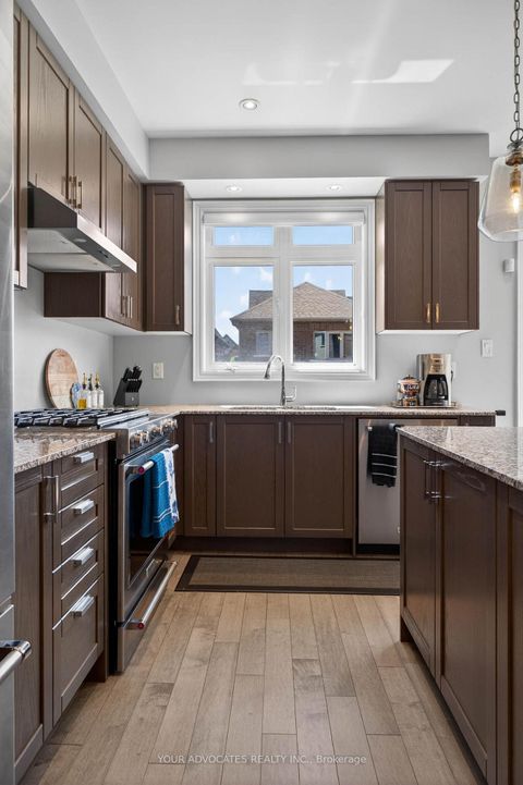 Photo 12 at 242 Cranbrook Crescent, Kleinburg, Vaughan