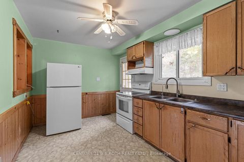 Photo 8 at 253 Rose Street, Wellington, Barrie