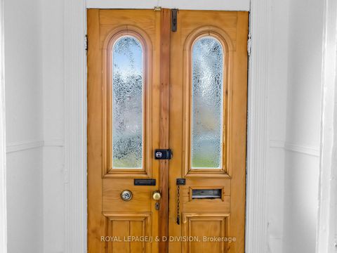 Photo 3 at 37 Henry Street, Chinatown, Toronto
