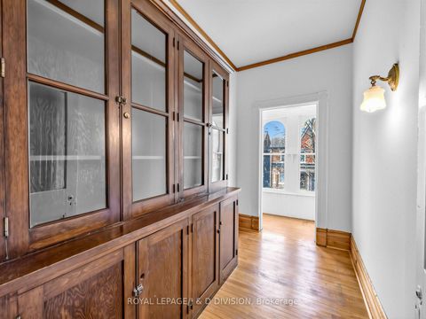 Photo 18 at 37 Henry Street, Chinatown, Toronto