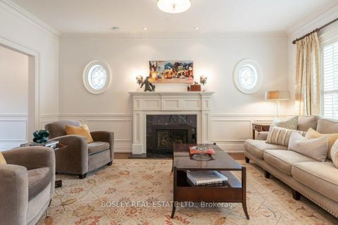 Photo 3 at 124 Perry Crescent, Rosethorn, Toronto