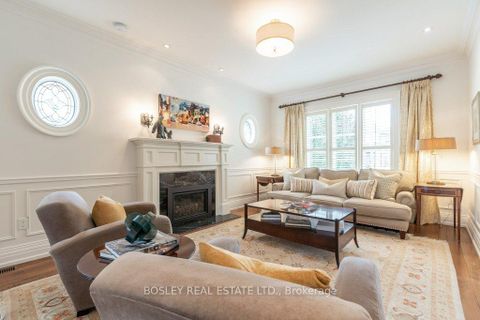 Photo 4 at 124 Perry Crescent, Rosethorn, Toronto