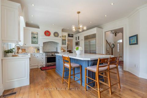 Photo 12 at 124 Perry Crescent, Rosethorn, Toronto