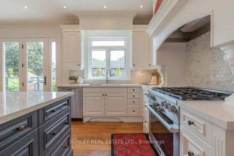 Photo 13 at 124 Perry Crescent, Rosethorn, Toronto