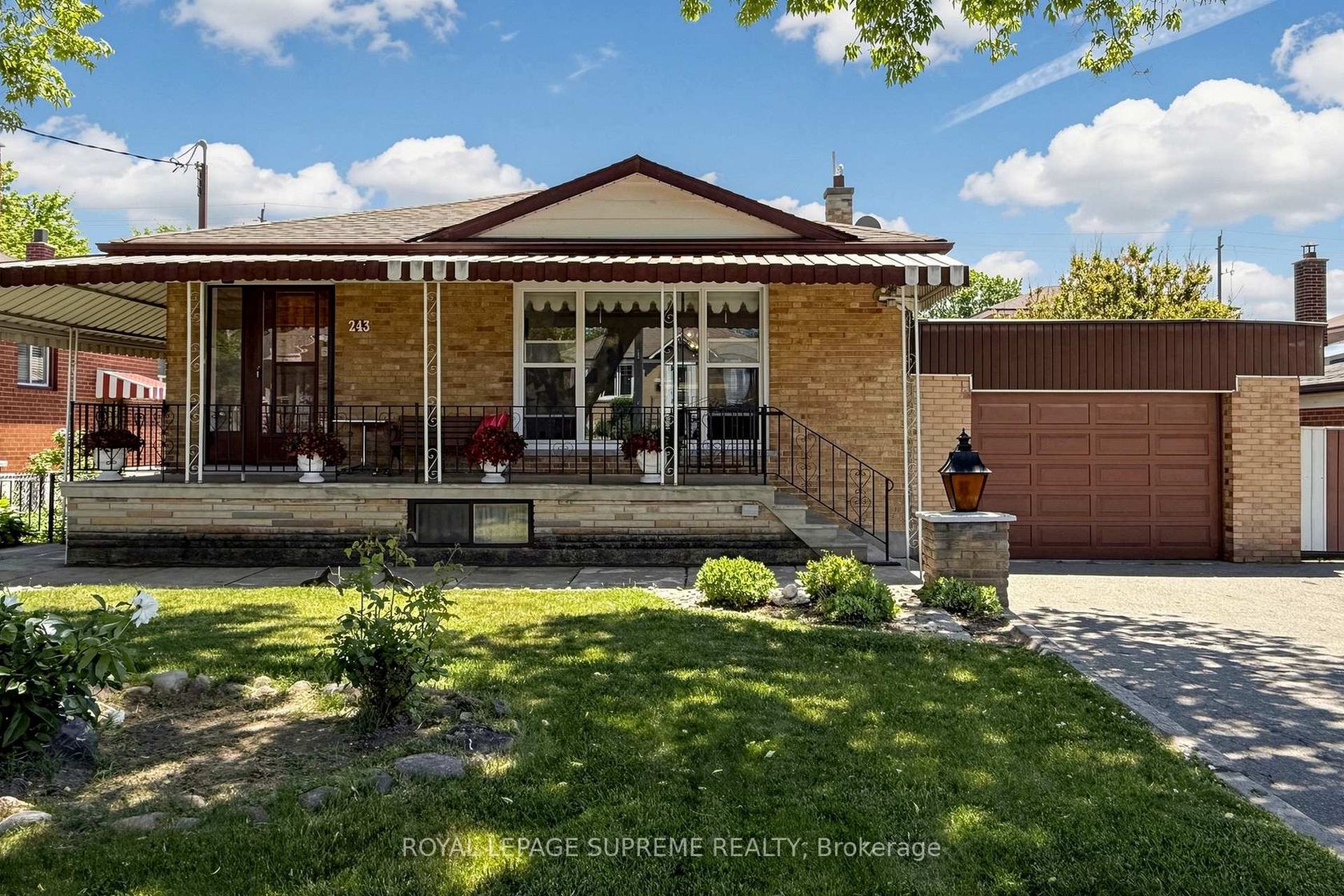 243 Epsom Downs Drive, CFB, Toronto photo number 2