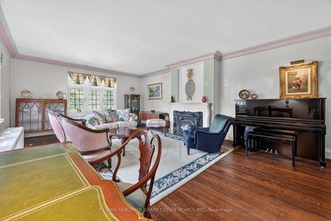 Photo 3 at 29 Strathgowan Crescent, Lawrence Park South, Toronto