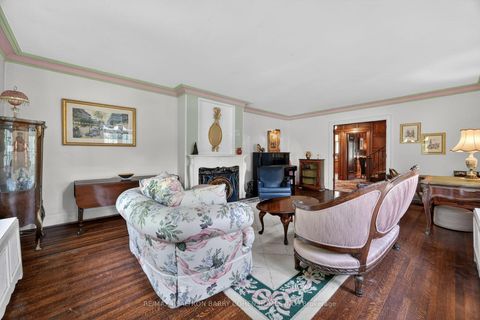 Photo 4 at 29 Strathgowan Crescent, Lawrence Park South, Toronto