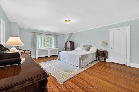 Photo 10 at 29 Strathgowan Crescent, Lawrence Park South, Toronto