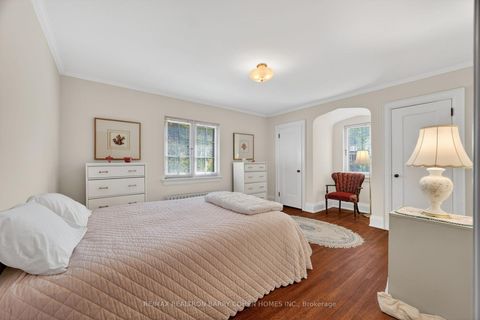 Photo 12 at 29 Strathgowan Crescent, Lawrence Park South, Toronto