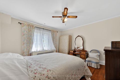 Photo 13 at 29 Strathgowan Crescent, Lawrence Park South, Toronto