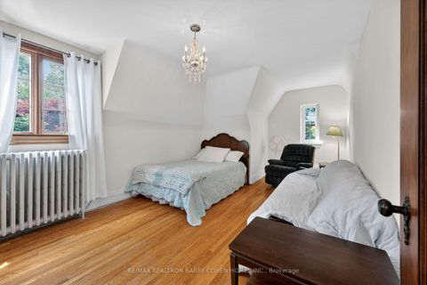 Photo 15 at 29 Strathgowan Crescent, Lawrence Park South, Toronto