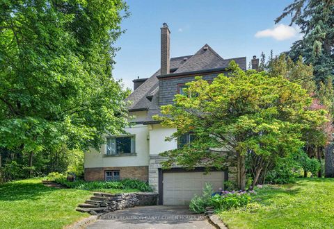 Photo 16 at 29 Strathgowan Crescent, Lawrence Park South, Toronto