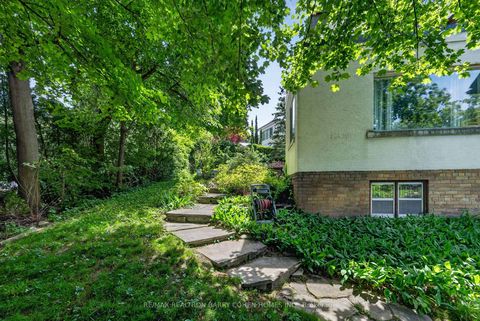 Photo 20 at 29 Strathgowan Crescent, Lawrence Park South, Toronto