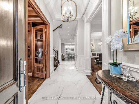 Photo 2 at 5 Lloydminster Crescent, Newtonbrook East, Toronto