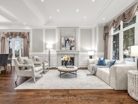 Photo 5 at 5 Lloydminster Crescent, Newtonbrook East, Toronto