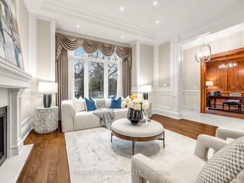 Photo 6 at 5 Lloydminster Crescent, Newtonbrook East, Toronto