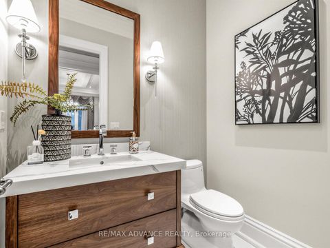 Photo 9 at 5 Lloydminster Crescent, Newtonbrook East, Toronto