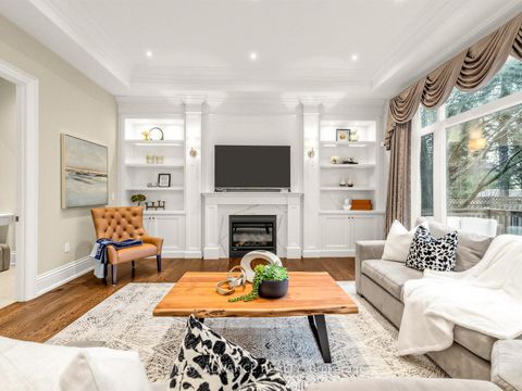 Photo 11 at 5 Lloydminster Crescent, Newtonbrook East, Toronto