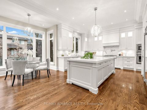 Photo 13 at 5 Lloydminster Crescent, Newtonbrook East, Toronto