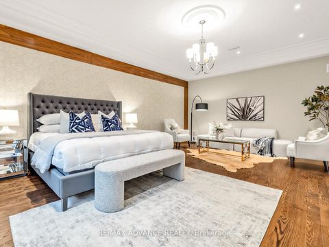 Photo 21 at 5 Lloydminster Crescent, Newtonbrook East, Toronto