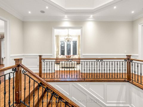 Photo 27 at 5 Lloydminster Crescent, Newtonbrook East, Toronto