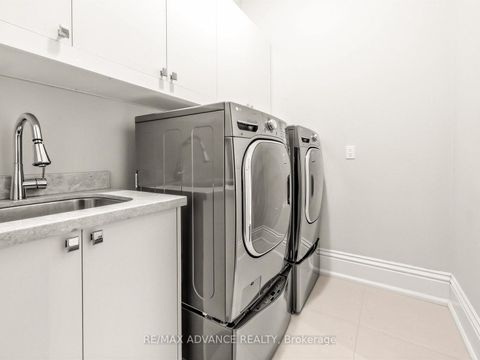 Photo 33 at 5 Lloydminster Crescent, Newtonbrook East, Toronto