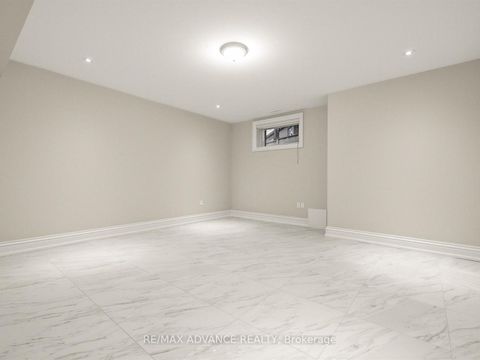 Photo 42 at 5 Lloydminster Crescent, Newtonbrook East, Toronto